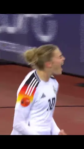 Laura is baaackkk ✨✨✨ #laurafreigang #dfbfrauen #frauenfussball #woso #eintrachtfrankfurt #eintrachtfrankfurtfrauen #piawolter #viral #foryou #wosoedit @laurafreigang 