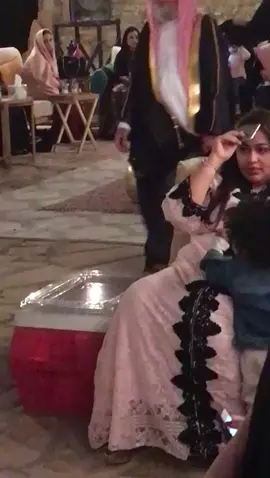 الأن الوزن ثقيل شوي شايبنا تزوج من دول مصر الله يوفقه والي يلعبون العرضة عياله الله يوفقه ويسعده والف مبروك له 😍👌🎉🥳❤️🎈