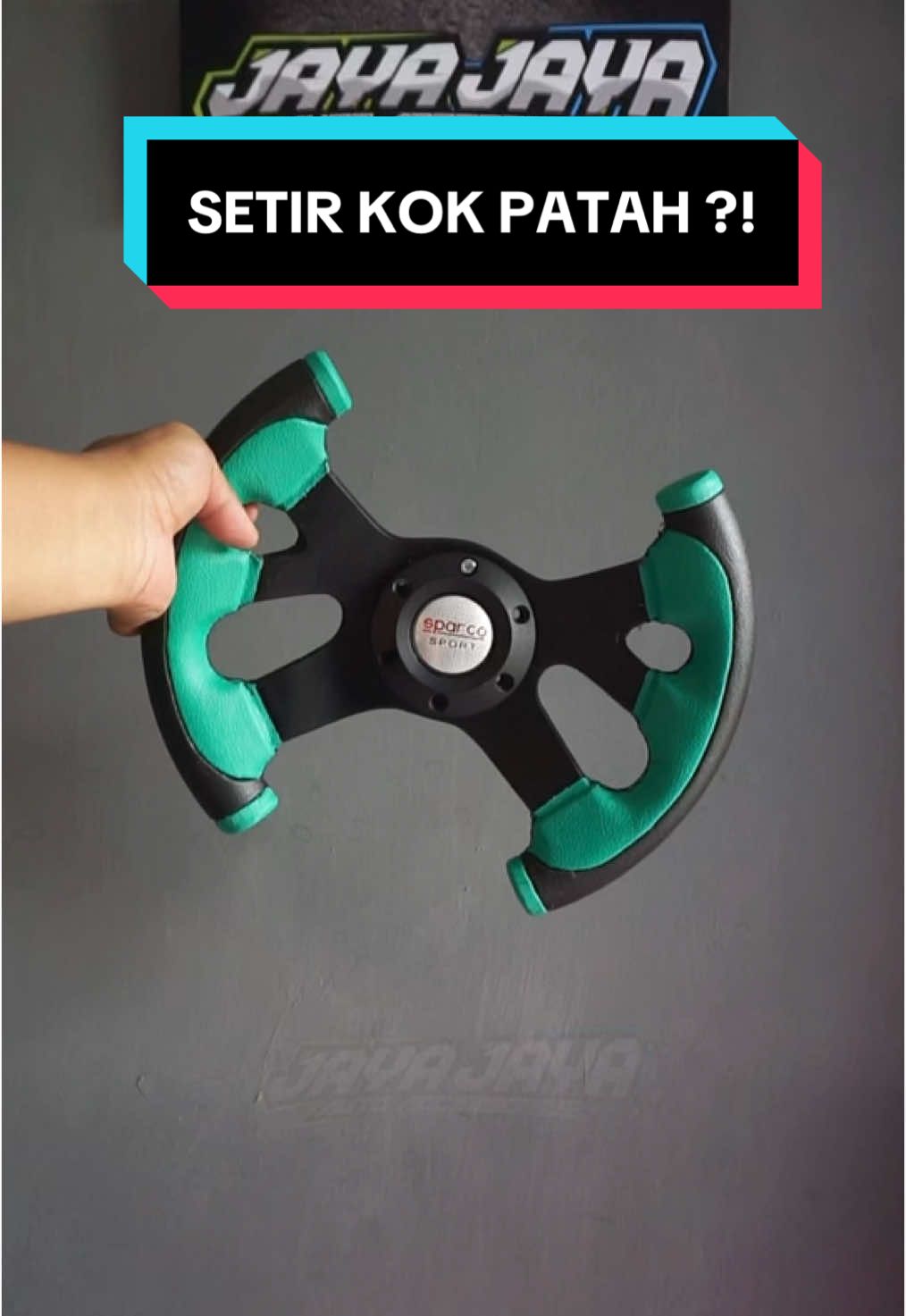 Setir mobil Variasi stir racing model patah ukuran 12 , bisa untuk semua merk mobil.   #variasimobil #modifikasi #setirmobil#cctv_truck_indonesia#truckmania #setir #stir #otomotif #truck #pickupmodifikasi 