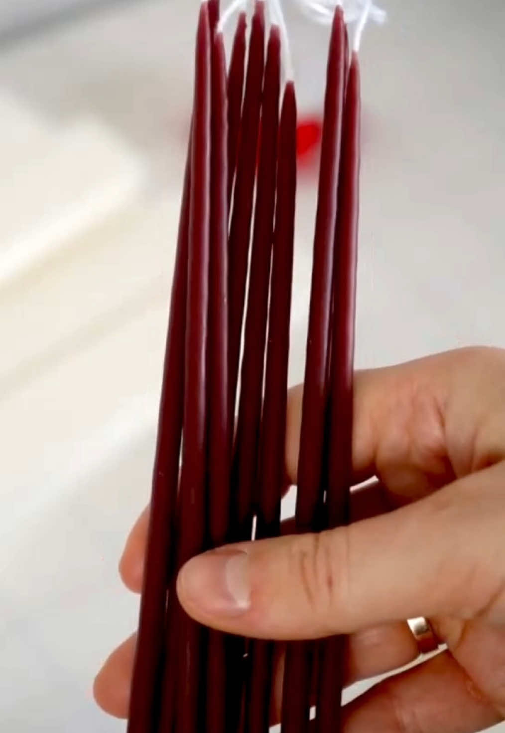 Your new favourite beeswax skinny taper candles at one click distance ♥️ Find them in Ecru and Burgundy on Etsy  🔗 lullaslight.etsy.com  • 4 mm width  • 250 mm hight • 1h 20’ burning time per candle Christmas never felt lighter with Lulla Candles! 🕯️ #skinny #candlesandcandles #burgundyred #candlelovers #beeswaxcandles #elegantinteriors #romantichomes #glowglowing #lightupthenight #christmascandles