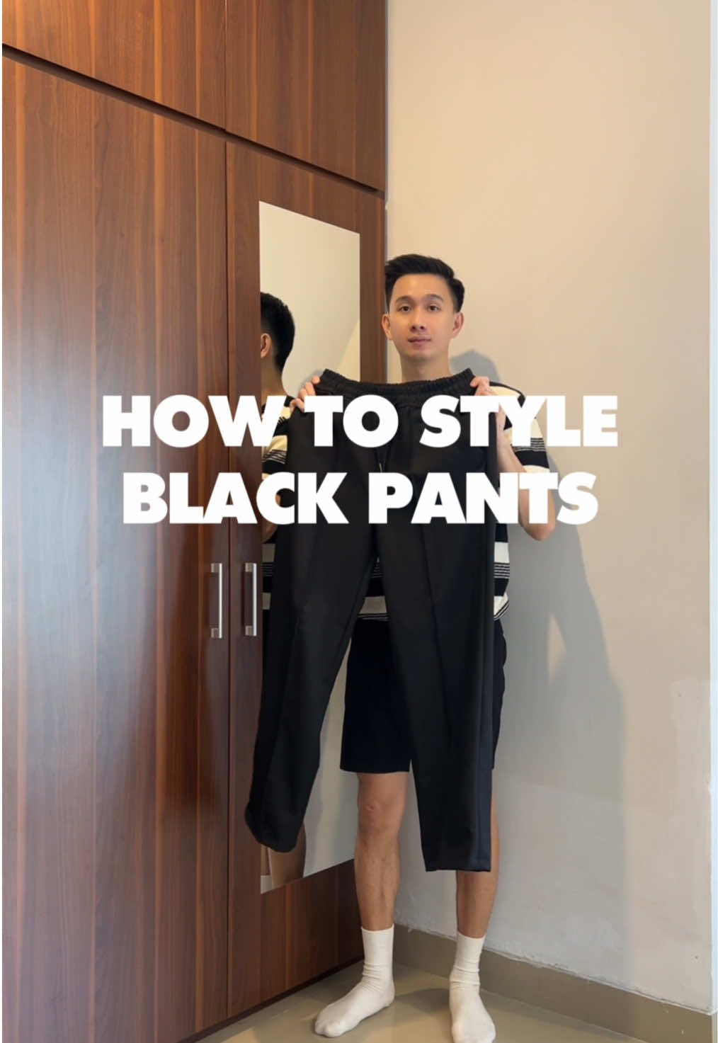 how to style black pants #fyp #menoutfitideas #rekomendasipakaian #outfit #outfitideas #outfitinspiration #outfitinspo #fashiontiktok #fashioninspo #styleinspo #outfitoftheday #menoutfits #fashionpria #blackpants #loosepants #howtostyleblackpants #simpleoutfit #traveloutfit #fypシ゚ 