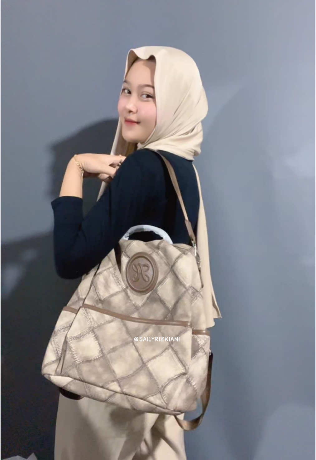 Stok menipis buruan chekout karena lagi best seller banget🫶🏻😍 #jenniebackpack #jenniebackpackjimshoney #taspunggungjimshoney #ranseljimshoney #rekomendasiransel #rekomendasitasjimshoney #tasjimshoney #jimshoney #fyp #fypシ゚ #fypdong #cuantanpabatas 