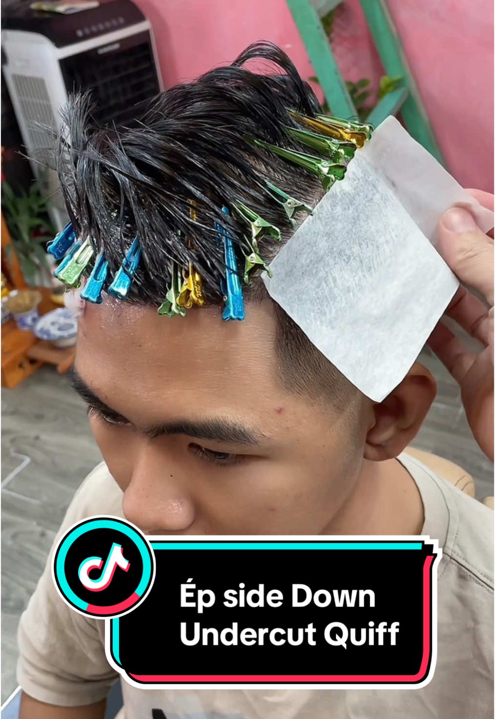 ❌ Anh em chưa có ép side thì có tự tin xử lý tốt mấy kiểu này không ạ? Khách mà không xài sáp thì tư vấn ép side hợp lý luôn. Bên Vũ có ép side Down giá tốt anh em nha. #quangvũbarbershop  #tócđẹpbìnhdương  #dạynghềtócnam  #epside  #epsidedown 