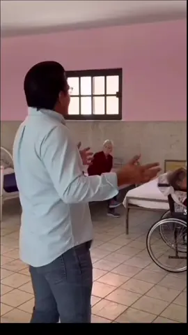 Granny knows whats up🤣 Share this video! #dapmeup #dap #dapup #meme #lol #joke #haha #funny #granny 