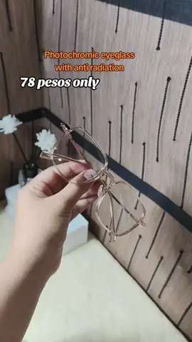 Photochromic na anti radiation pa.  lakas maka fashion ang eyeglass nato. #eyeglassphotochromic #photochromicantiradeyeglass #eyeglassfashion #eyeglasses #fyp #foryoupage 