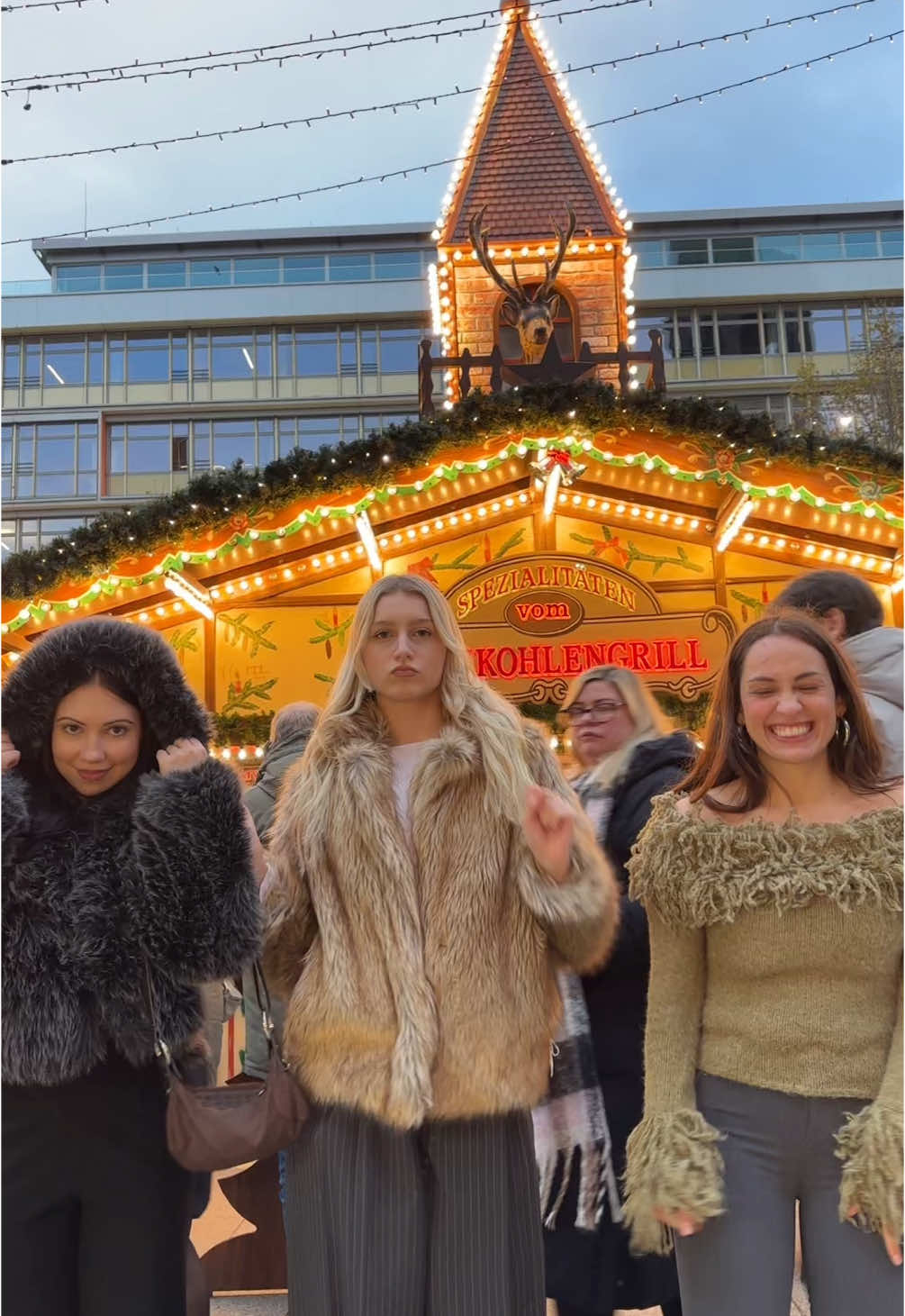 Main character comes at the end  #christmasmarket #berlin #tyla #tigers #christmas #dance #baile #christmasmarketberlin 