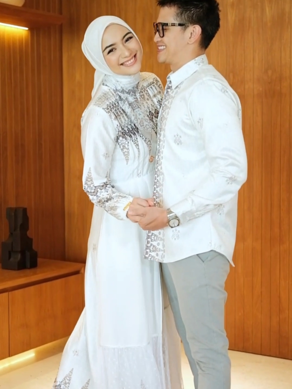 𝐓𝐎𝐃𝐀𝐘 𝐈𝐒 𝐓𝐇𝐄 𝐃𝐀𝐘.... Raya Nusantara 𝐎𝐏𝐄𝐍 𝐏𝐑𝐄 𝐎𝐑𝐃𝐄𝐑 𝐁𝐀𝐓𝐂𝐇 𝟐🥳 Ada 𝐁𝐄𝐒𝐓 𝐏𝐑𝐈𝐂𝐄 selama Open PO dan pembayaran Bisa 𝐃𝐈𝐂𝐈𝐂𝐈𝐋 𝟑𝐗 dan promo menariknya lagi setiap pembelian satu set Scarf , Square dan Khimar kalian bisa membawa 𝐅𝐑𝐄𝐄 𝐁𝐑𝐎𝐎𝐂𝐇 cantik😍 #sarimbit #sarimbitlebaran #sarimbitkeluarga #sarimbit2025 #sarimbitterbaru 