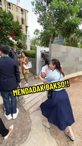 . MIE BAKSO PAKE BAKSO KANZLER SEGAMBRENG CUMA CEBAN!! Gak bisa klo gak dapet nih .. kalian jg buruan cobain yaaa kapan lagi semurah ini #nanakoot #MendadakBakso #Sarinah 