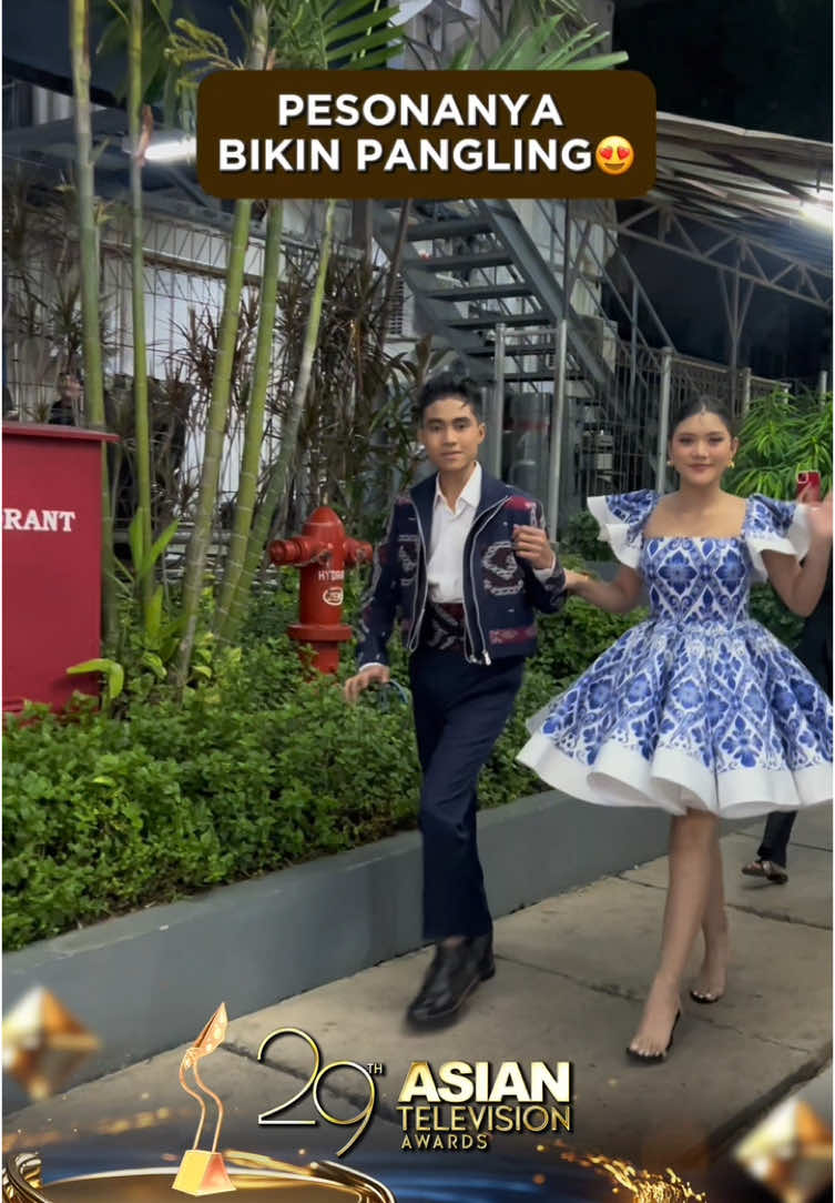 Pesona Trio DA5 @EbyRiztaDA5✨ @da5_sridevi03 dan @Afan malam ini emang gak main-main! Mimin aja sampai gak kedip lihat jarak deket gini😍👀 Hayo absen siapa yang udah standby nonton #ATA2024 malam ini?🙌🏻 Jangan lupa saksikan ajang penghargaan tertinggi insan pertelevisian Asia, 29th Asian Television Awards malam ini pkl 19.30 WIB hanya di Indosiar atau @Vidio  #ATA2024  