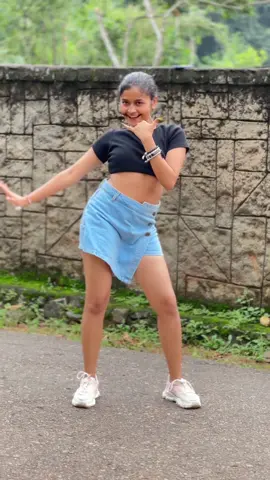 උකුල් ලතාවේ..🤫😜 . . . . . . . #samadhirathnayake #ukullathawe #new #fyp #srilankan_tik_tok🇱🇰 #viral #trending #dancechallenge #kandy #sinhalasong #trythis #tiktok #dancer #trythis #sinhala 