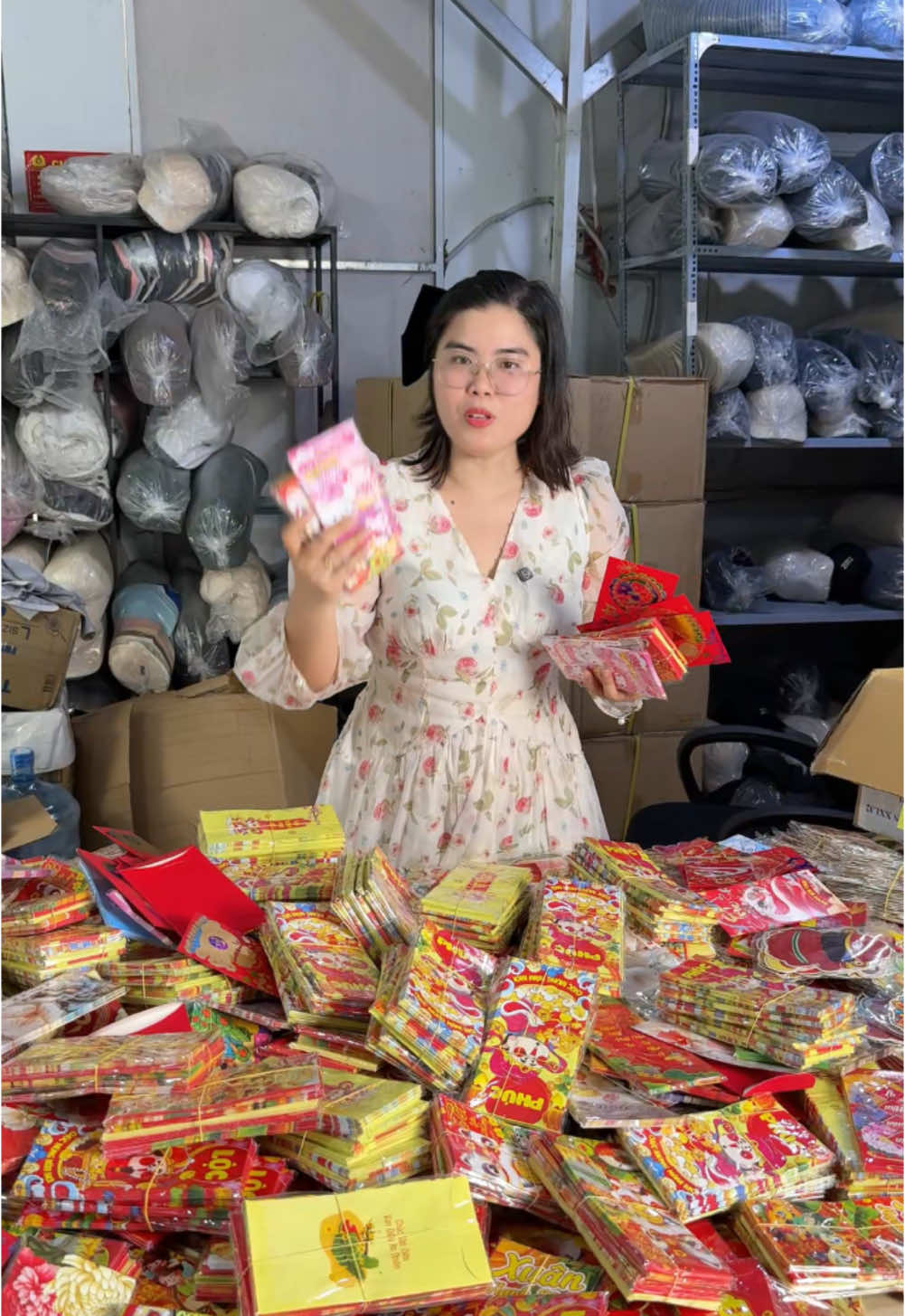 Chơi lớn 100 bao lì xì giá trị 39 #xuhuong #muataitiktok #baolixi #lixi #baolixitet #trangtritet 