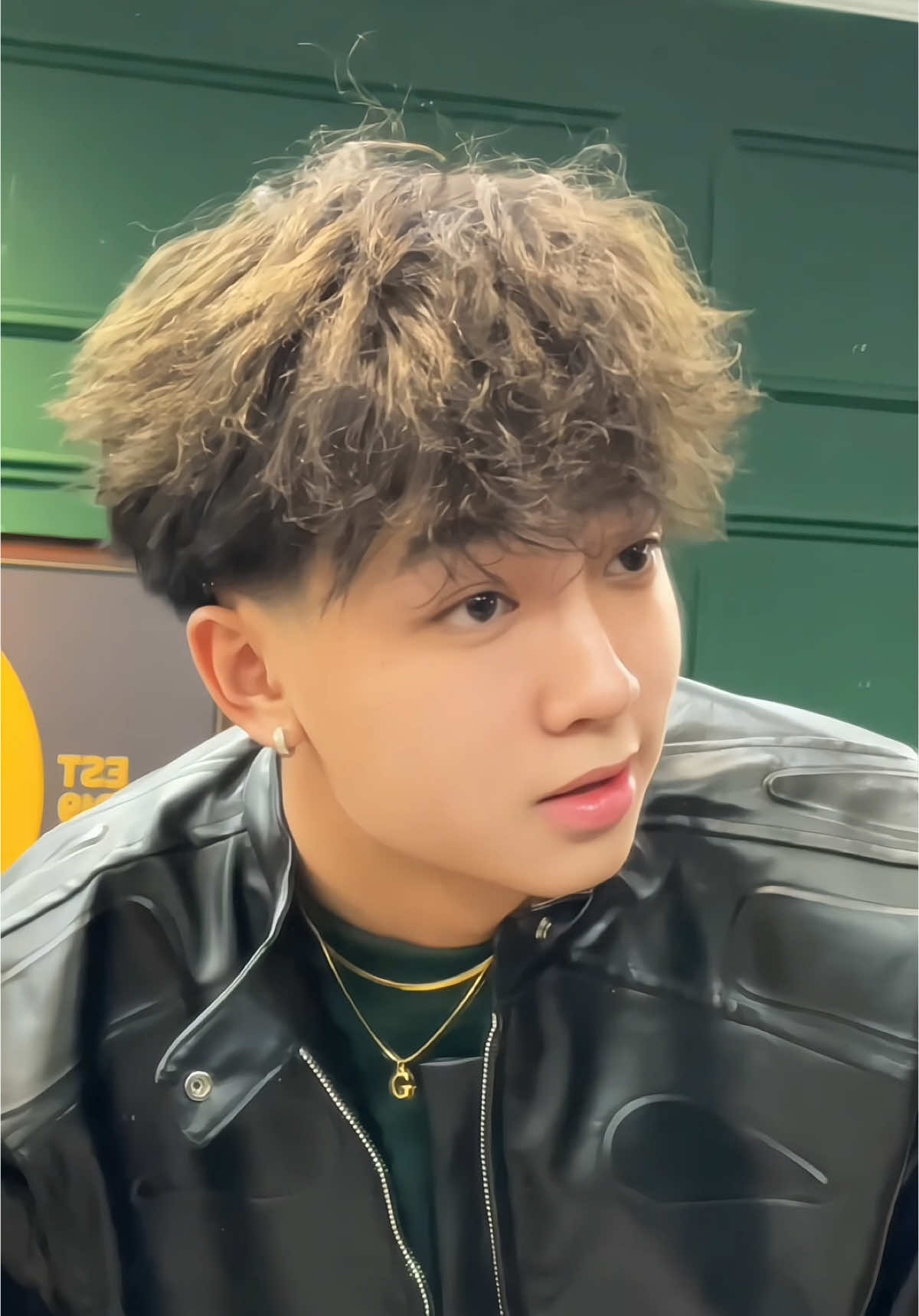 Biến hình thay đổi Phong cách cho Cậu Em Ngây Ngô thành Bad Boy Rap Việt với kiểu tóc Layer Xù Tapper Fade!!!#timbarbershop #biếnhìnhcựcngầu #viral #xuhuong #tócnamđẹp #layer 