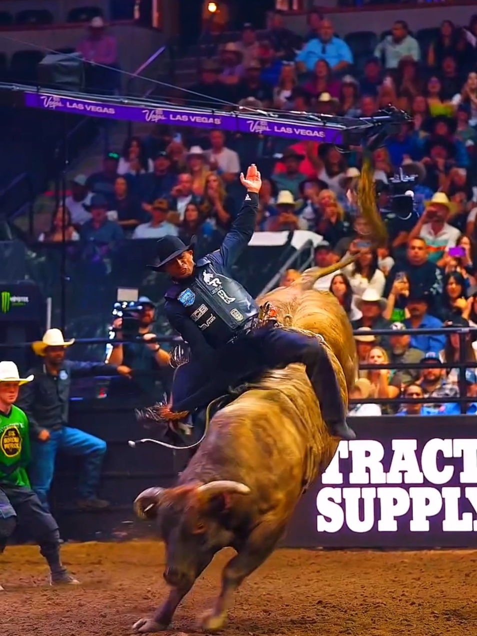 Leonardo - Baby Fala Pra Mim  #leonardocantor #estilocaipiramg  #babyfalapramim #rodeiopaixao #rodeioemtouros #rodeioshow #pbrbrasil #pbr #statuswhatsappsadstausvideo #modaboa #muladeiros #tradicaodaroça #descerprabc  #statuscaipira #sertanejo #statuscaipira #leandroeleonardo #agronomia #agronaopara #agropecuaria #agro 