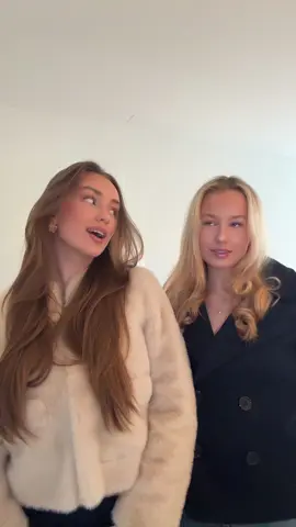 @viola #sisters #blondeandbrunette 