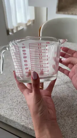 🔗 LINK NA BIO  Precisão na medida e estilo na cozinha! 🥄✨ Essa jarra medidora de vidro é prática e linda. #achadinhosdashopee #cozinhacomestilo #dicaspraticas