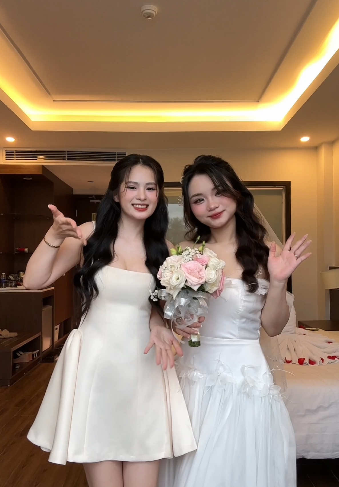 Lại là đu trend cưới bạn thân 😙  #emsocday #wedding #weddingtrend #weddingtransition 