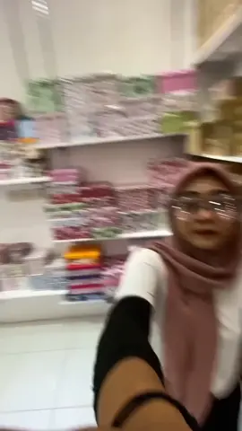 Ready box kado berbagai macam ukuran mulai kecil sampai besar  cusss ke  Toko  STARLA ACCESORIES KUWU LOK JALAN HONGGOKUSUMAN  11 KUWU  - KRADENAN  #accesories #tokoviral #viral #fyppppppppppppppppppppppp #fypシ #fyp #bokkado #kertaskado #paperbag #infogroboganterkini #infokuwu #infogrobogan 