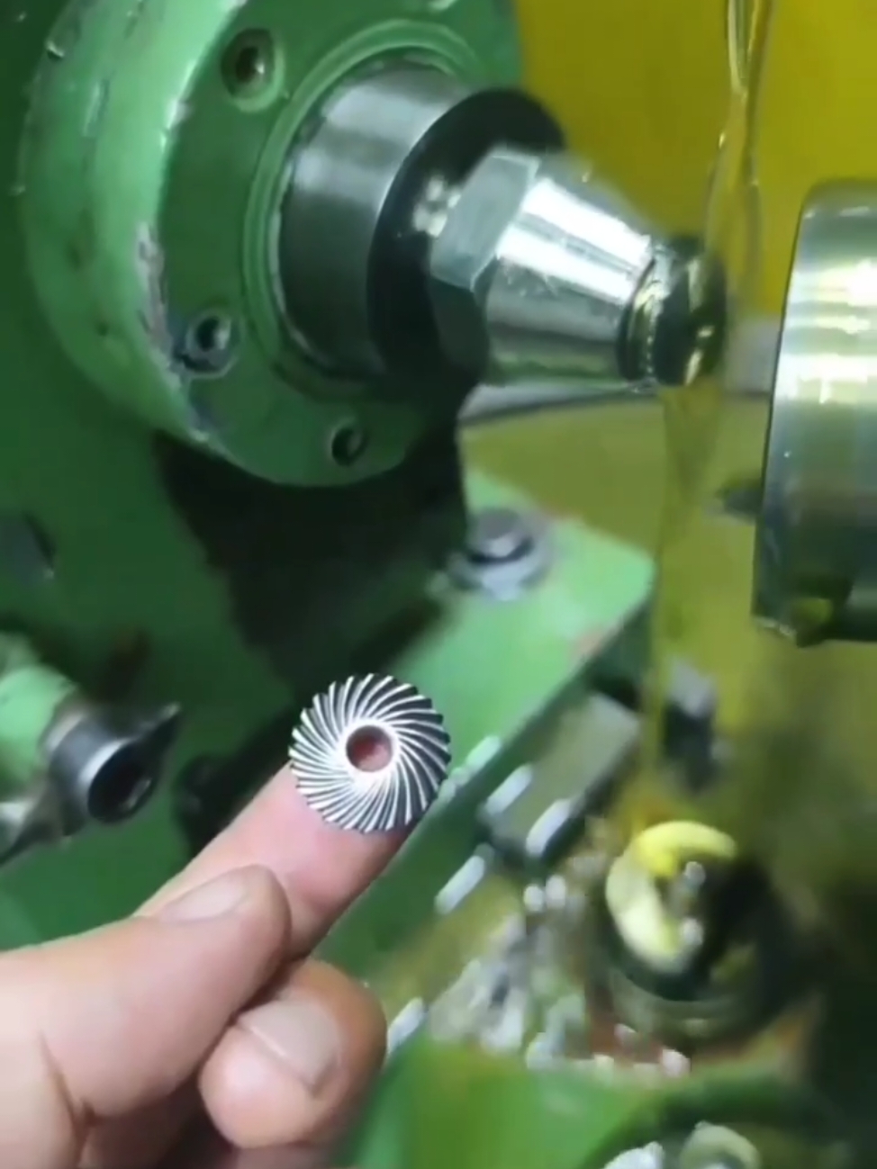 Engrenagem elicoidal cônica  . . . #usinagem #torno #cnc #fresadora #fresa #tornodebancada #mecanico #mecanica #oficina #ferramentas  #lfprousinagem #amor #metal #steel #aço #iron #torneiro  #tiktok #influencer #brasil🇧🇷 #youtube #senai #instrutor #minilather #precisao #viral #viralizar #viralvideo #viraltiktok #pequenosnegócios  #negócioonline #entrepreneurlife  #empreendedor #empreendedorismo  #ganhardinheiro #gratidão #Sucesso #comedyvideo #comedia #comedian #comedie #gambiarra #gambiarras #cash #dolar #money #grana #real #top #top10 #servicotop 