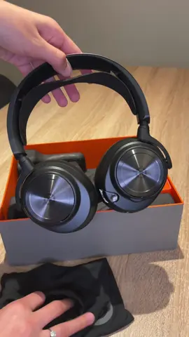 It is in fact perfection ✨ Arctis Nova Pro Wireless 👌🏽 #unboxingvideo #steelseries #gaming #GamingSetup 