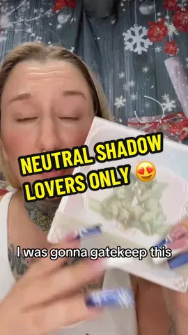 How CUTE is this?! Look at those details!  #cbeauty #cuteeyeshadowpalette #tiktokshopbeauty #tiktokshopbeautyfinds 