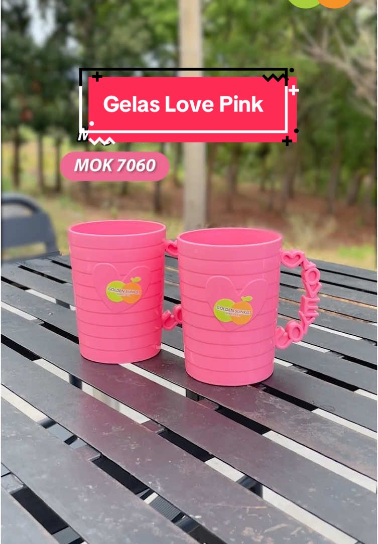 Mug Love Pink • MOK 7060 P Gelas pink lucu, dengan pegangan tangan bentuk love🩷 Percantik Rumah Kalian dengan Produk-Produk Golden Sunkist~ #goldensunkist #peralatandapur #peralatanrumahtangga #perabotrumahtangga #perabotandapur #gelaslucu #gelasunik #mug