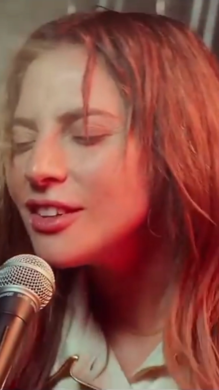 Certas músicas não são apenas para ouvir... são para sentir. Essa canção me lembra que algumas memórias nunca desaparecem. 🌅 Quem mais é tocado por 'Always Remember Us This Way'? @Hits e Memórias  #LadyGaga #AlwaysRememberUsThisWay #tiktokmusic #Emoções #Nostalgia #Memórias #FYP #MúsicaQueToca