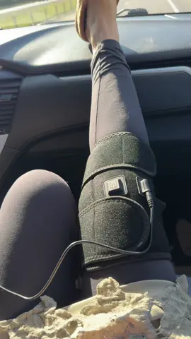 Yes please!!! Heat delivered straight to the joint and/or inflamation!! 🔥 on the go or relaxing at home. #heat #heatwrap #christmasgift #freeshipping #tiktokchristmas #tiktokshop #fyp #foryoupage #knee #kneewrap #painrelief 