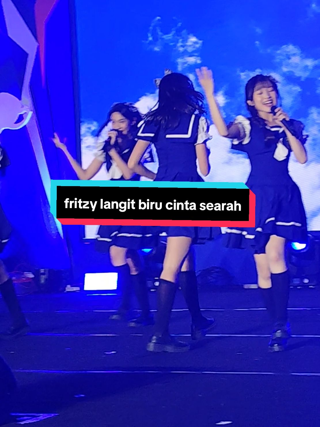 [ FANCAM ] Fritzy - Langit biru cinta searah @jkt48.fritzy  📍 LapakGaming Kartika Expo Center #fyp #fypage #jkt48 #jkt48newera #fritzyjkt48 