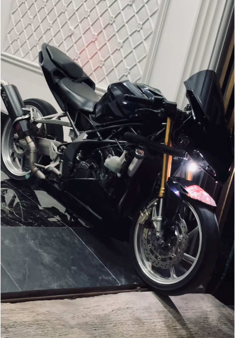 #foryoupage #cbr250rr #cinamongirl 