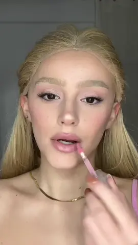 Mi turno🪄 Elphaba X Glinda makeup  #makeuptutorial #wicked #wizardofoz #witch @arianagrande @r.e.m. beauty @Cynthia Erivo #CapCut 