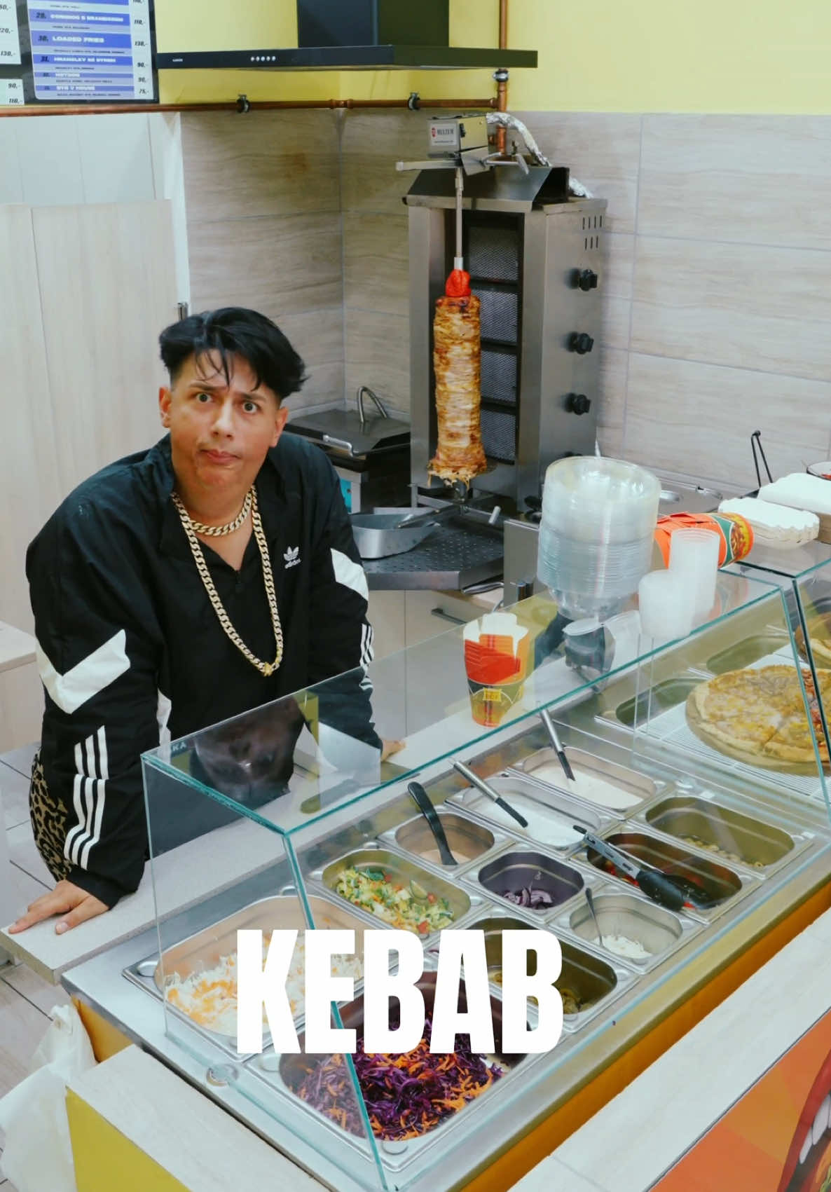 Označ v komentářích toho kdo se rád láduje KEBABEM 👀🥙 Celý klip k songu si můžete pustit na Youtube. 