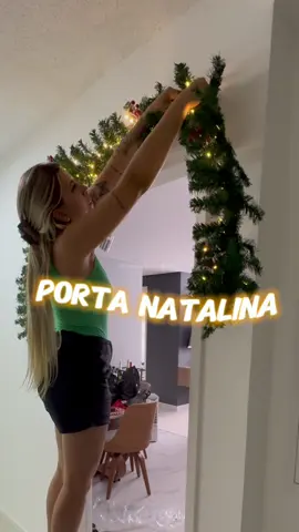 To apaixonada na minha porta!!  O que vocês acharam?  #natal #portanatalina #enfeitedeporta #decoraçãodenatal 