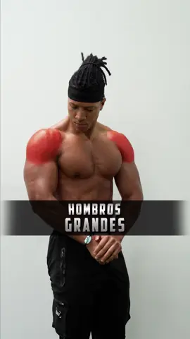 🎥 ¡HOMBROS GRANDES CON UN SOLO EJERCICIO! 💪🔥 ¿Quieres que tus deltoides laterales destaquen? Prueba este ejercicio: Elevaciones laterales controladas con parciales altas. ✅ Cómo hacerlo: 1️⃣ Usa mancuernas y realiza de 8 a 10 repeticiones con control total en el movimiento. 2️⃣ Baja el peso a la mitad y realiza repeticiones parciales altas, levantando las mancuernas hasta la altura de los hombros y bajando solo a la mitad del movimiento. ✨ Beneficio extra: Este método reduce el riesgo de lesiones y mantiene la tensión constante en los deltoides. ⚡ Tip: Hazlo en tus días de hombros para maximizar el crecimiento. 📌 Guarda este video y agrégalo a tu rutina. ¡Resultados garantizados! 💥 #HombrosGrandes #DeltoidesLaterales #ElevacionesLaterales #FitnessTips 