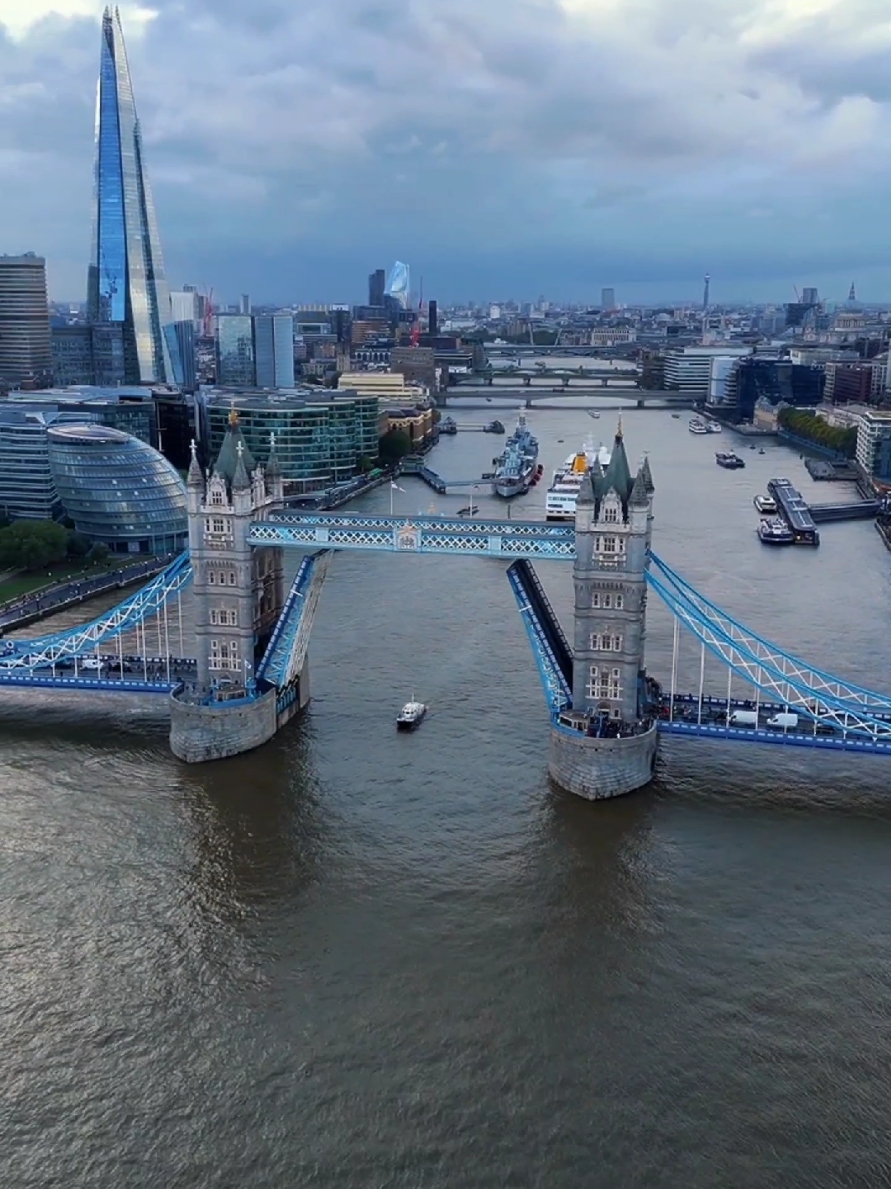 Travel To London 🇬🇧 UK Amazing places #london #uk #bartania #england #tik_tok #tranding #newtrend #viral_video #foru #foruyou #fyp #forupage #foryoupage❤️❤️ #tiktokuk #unitedkingdom 