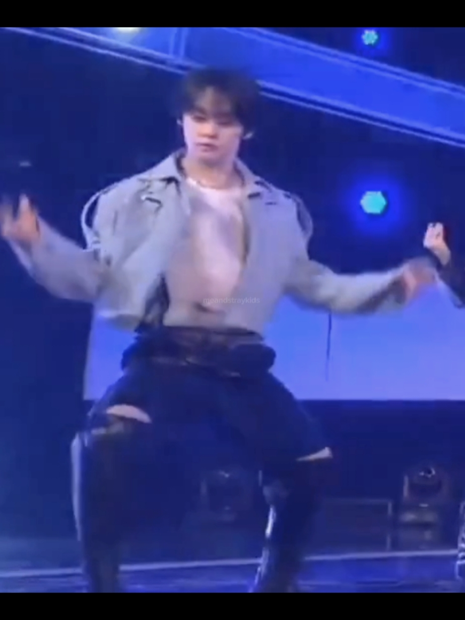 INSANE.  #leeknow #minho #leeminho #leeknowedit #minhoedit #straykids #skzfyp #viral #perte #fyp 