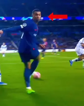 1 in 1000000 No Look Plays 😱🥶. #football  #Soccer  #trending  #viral  #footballmoments  #foryou  #fyp 