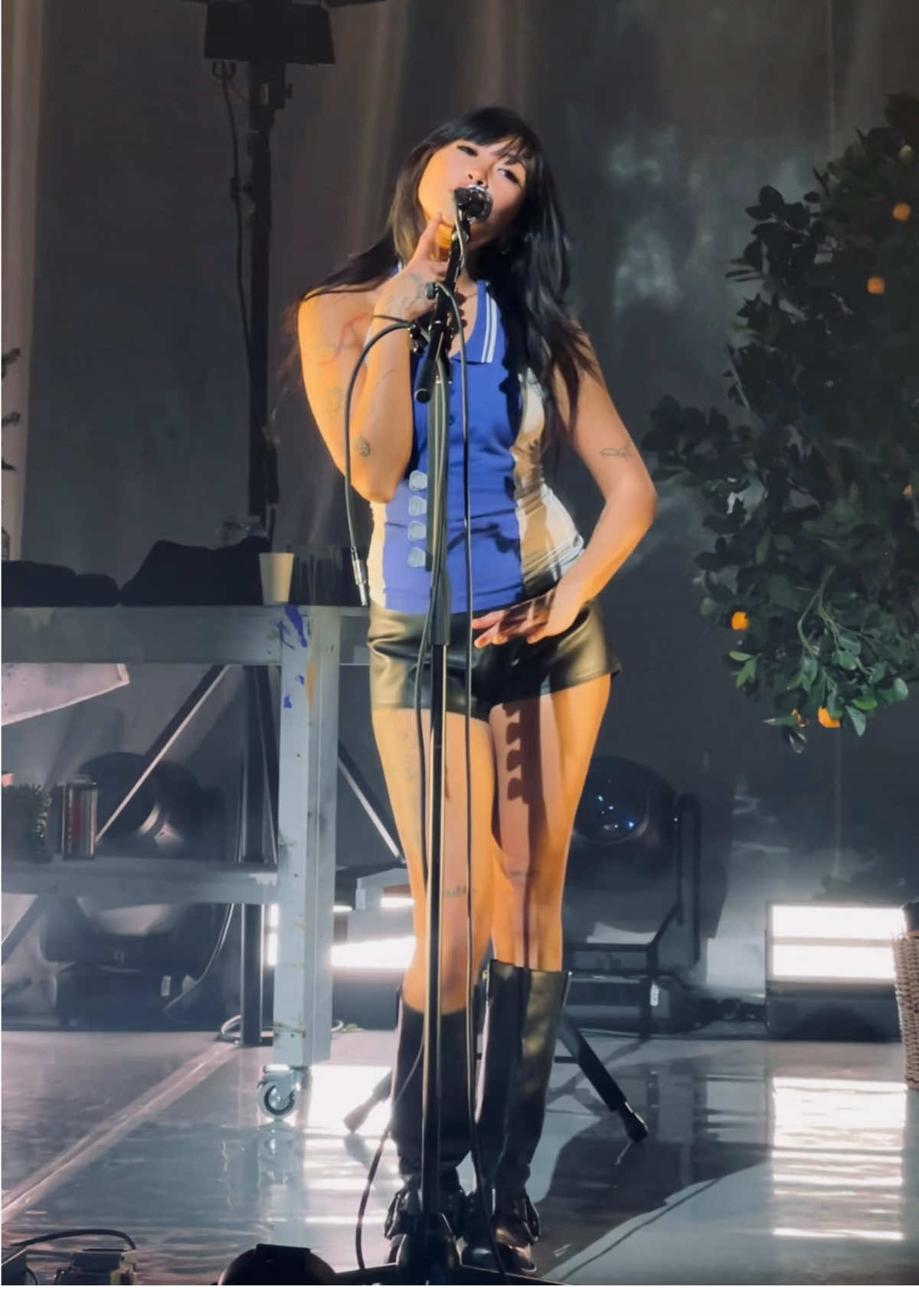 Bea doing the Real Man dance in Paris today 🤍 @Beabadoobee #realman #bea #beabadoobee #concert @BATACLAN 