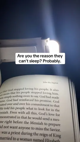 Rechargeable book light that makes you NOT want to put down that book before bed AND it makes your husband happy too…no light in his face 😉 #rechargeablebooklight #booklight #rechargeablelight #bookworm #booklovers #booklover #giftsforher #giftforher #giftsforhim #giftforhim 
