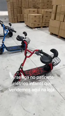 Grande novidade! Patinete infantil, scooter elétrica. Velocidade máxima alcançada: 18km/h Largura : 47,5 cm  Altura: 90.5 cm  Com Bluetooth: sim  Potência do motor 250W Peso máximo recomendado 80 kg  Bateria de 4.800 mha Autonomia da bateria até 12 km 