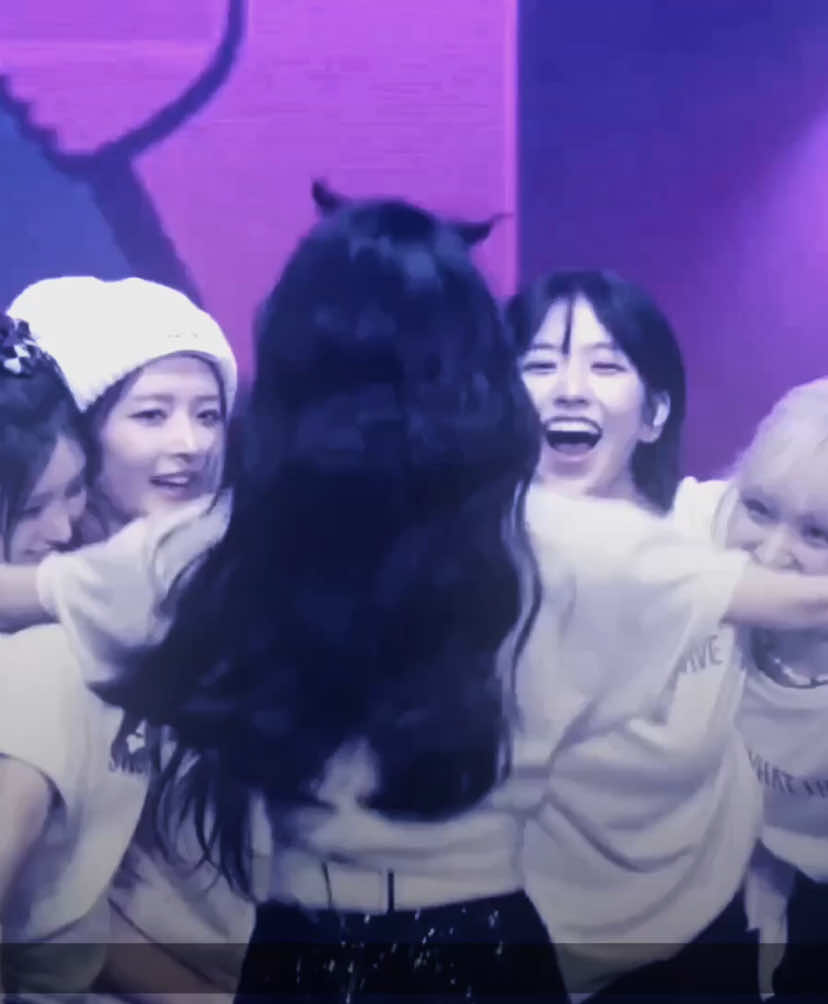 HAPPY 3RD ANNIVERSARY TO IVE!! To the group i’ve stanned since I first saw them in December, I instantly fell in love with this group where I didnt know the origins of the company, the origins of the members and the origins of their debut but the one thing I knew for certain was they were my new ults! Through the daesangs and also through the hate trains I’ve supported and loved them and I know i will till the end, no matter what I will always support IVE. I’m so glad I was able to attend their concert and I hope in the future i’ll be able to attend all their upcoming world tours! #IVE #DIVE #fyp #fypage #viral #xyzbca #kpop #edit #blowthisup 