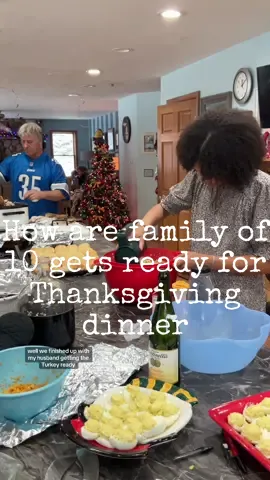 HOW WE GET READY FOR THANKSGiVING DINNER #justthebells10 #DinnerIdeas #mealprepideas #familygoals #familydinner #mealideas #bigfamilycooking 