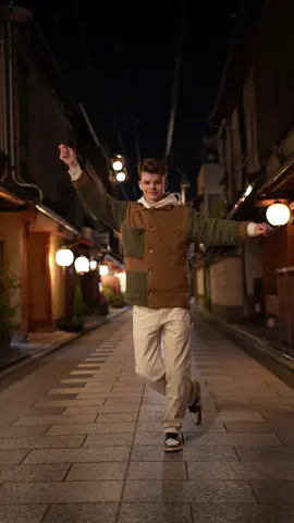 Just grooving in Kyoto 🇯🇵 DC: @junvers #philippines 🇵🇭
