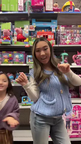 hehe lil cousin danceeee 😚🫶 #apt #blackpink #rose #brunomars 