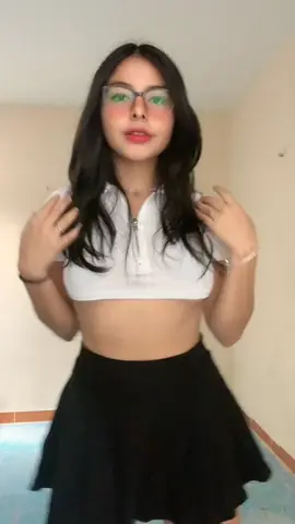 #chapa  #bonitas  #bonitastiktok  #jovencita  #mamacita  #piernas  #top  #niñaconlentestiktok  #lentesitos  #hermosaniña  #enseña  #pelinegra  #buenisima