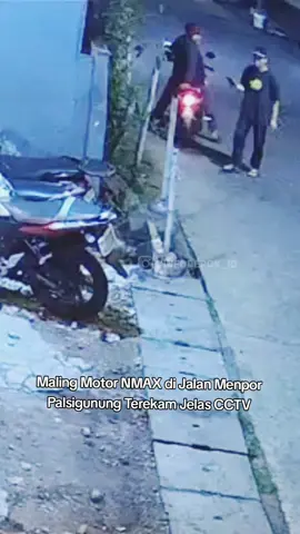 Kejadian tadi pagi (1/12) sekitar jam 02.16 aksi maling motor NMAX dengan nopol 3908 EYK di Jalan Palsigunung Tugu, Cimanggis. Pelaku nampak terekam jelas cctv saat mendorong motor curian untuk membawa kabur motor yang sedang diparkir. Yang tahu identitas pelaku tolong informasikan, identitas pelaku sangat terekam jelas cctv saat beraksi.  #infodepok 