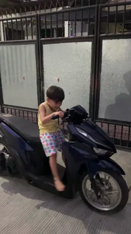 Anong cocomelon cocomelon, motor agad hahaha #fyppppppppppppppppppppppp #hondaclick @Gab 