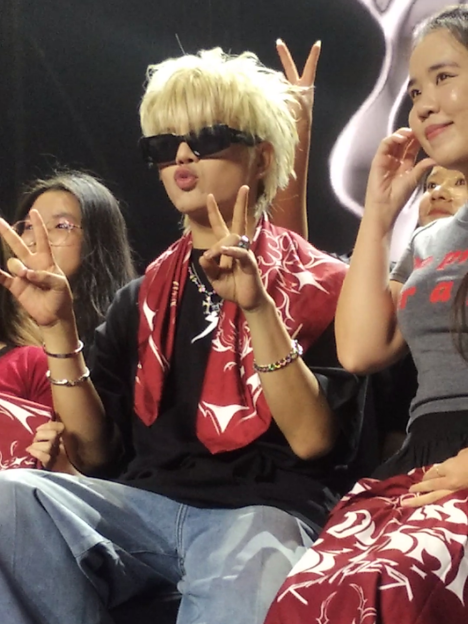 Kêu ảnh chu mỏ rồi giữ đó cái ảnh chu suốt 1 phút lun =)) Sao mà đáng iu, chiều fan quá dzậy =))  #RHYDER #quanganhrhyder #dghouse #minishow #duanbimat