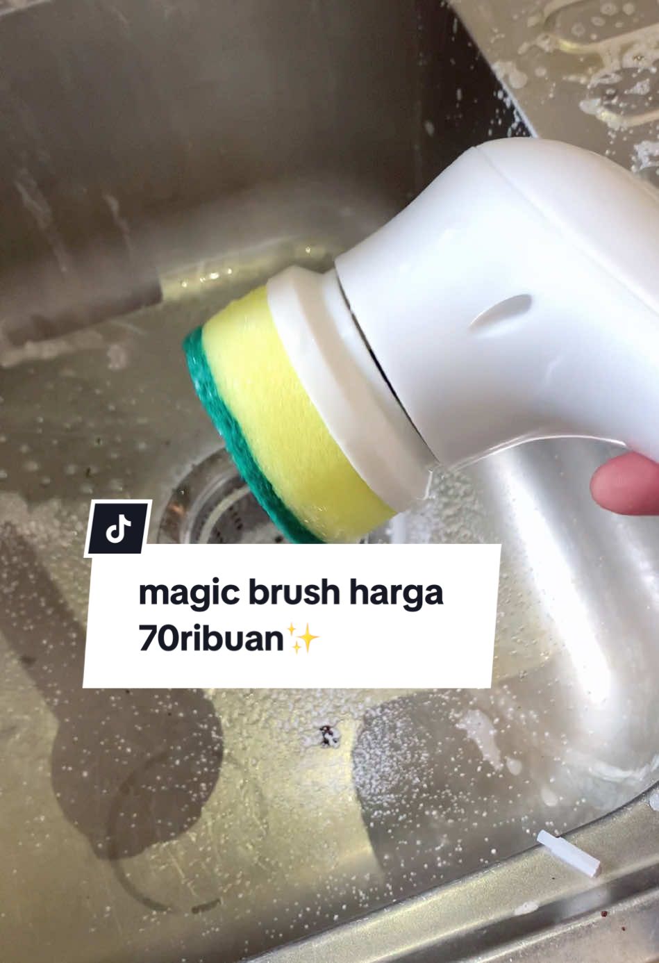 wajib punya magic brush harga 70ribuan🫵🏻😍auto bersih ga perlu cape sikat lagi klo pake magic brush/sikat elektrik ini,karena tinggal pemcet tombol on aja sikat udh bisa langsung dipakai,,ada 5 kepala sikat yg bisa dipilih..klo mati tinggal cas aja gampang kan??checkout dikeranjang kuning aku yaa 🛒 #magicbrush #sikatelektrik #tipsbebersih #cleaningtips #tiktokshop #5in1 #tipsandtricks 
