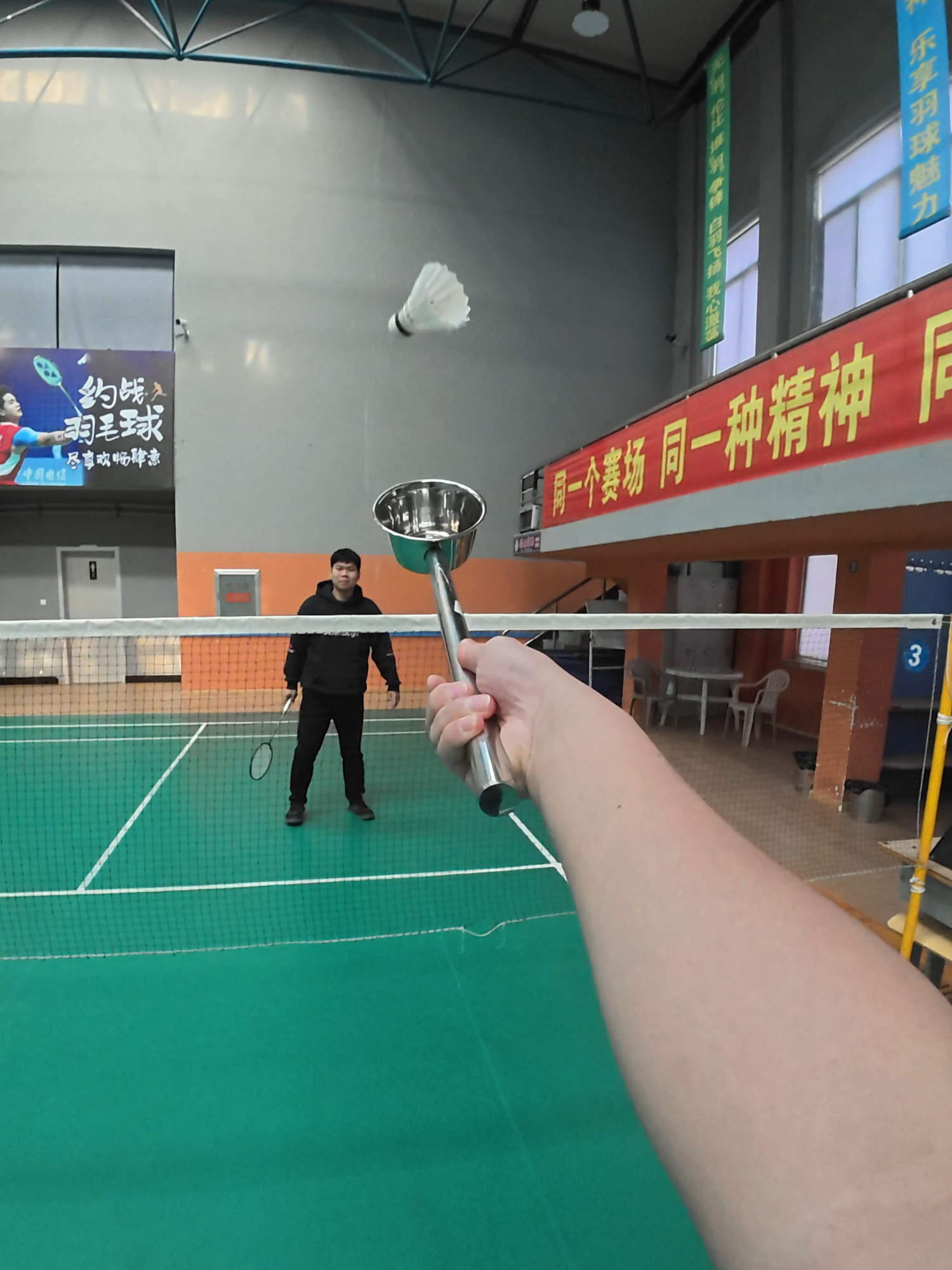 Badminton racket vs. soup spoon—who’s winning this showdown? 🏸🥄🔥 Let’s find out with Osmo Action 5 Pro! 🎥✨  #DJIOsmoAction5Pro #actioncamera #Showdown #Badminton #fyp