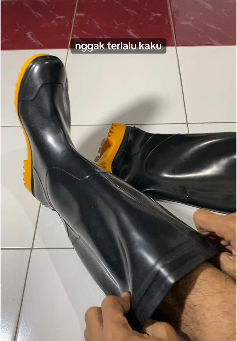 Sepatu Boot Murah #sepatu #sepatuboot #sepatumurah #sepatuwanita #sepatupria #sepatukaret #sepatuviral #sepatudewasa #fashion #berkebun #sepatuboots #aksesoris #peralatan #perlengkapan #viral #trending #fyp 